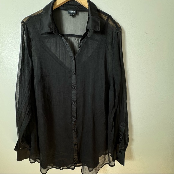 Torrid Chiffon And Satin Button Up black Shirt size 1X - Picture 2 of 9